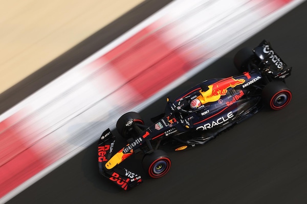 Verstappen in pole, davanti alle due McLaren
