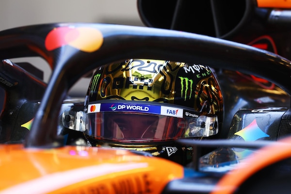 Norris sfoggia un casco d’oro ai test di Abu Dhabi