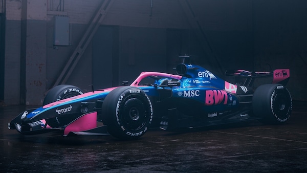 Alpine A526, controcorrente (o quasi) su un dettaglio tecnico