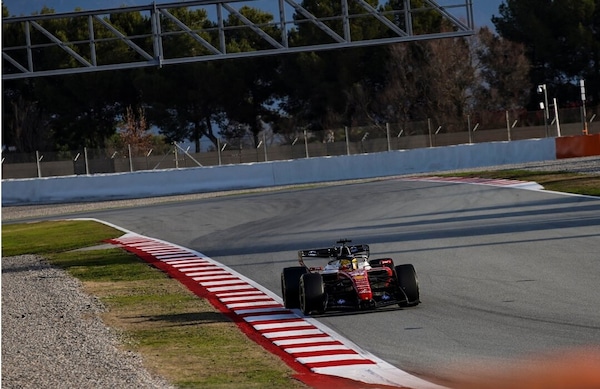 Test F1 Barcellona 2026: ancora super Mercedes, Hamilton soddisfatto dell'avvio Ferrari