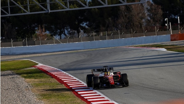 Test F1 Barcellona 2026: ancora super Mercedes, Hamilton soddisfatto dell'avvio Ferrari