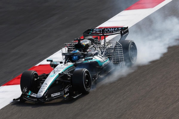 Mercedes, giornata difficile nei test: Wolff osserva il motore Red Bull
