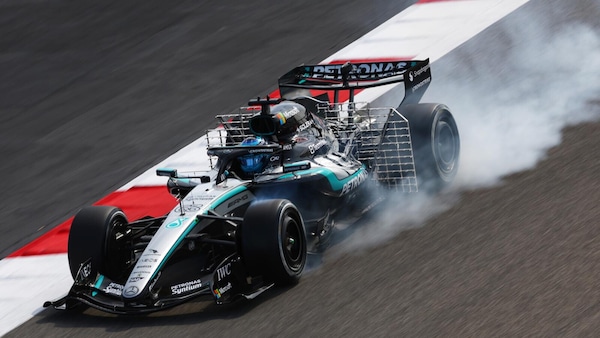 Mercedes, giornata difficile nei test: Wolff osserva il motore Red Bull