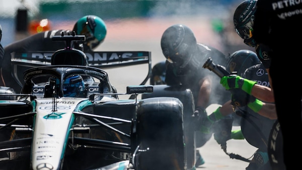 Test F1 Bahrain 2026 - day 3: Russell simula un GP, Hamilton secondo crono