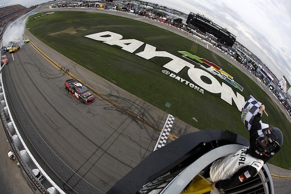 NASCAR: rivincita nel caos per Tyler Reddick