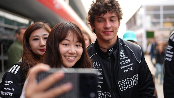 Antonelli, il tifo di Max e una Ferrari minacciosa: "In gara molto più rapidi che in qualifica"