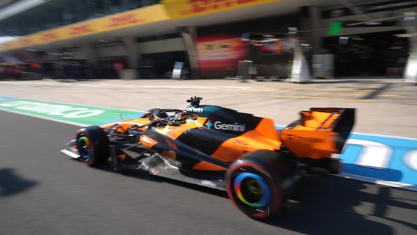 Clamoroso al GP Cina: le McLaren entrambe ko prima del via!