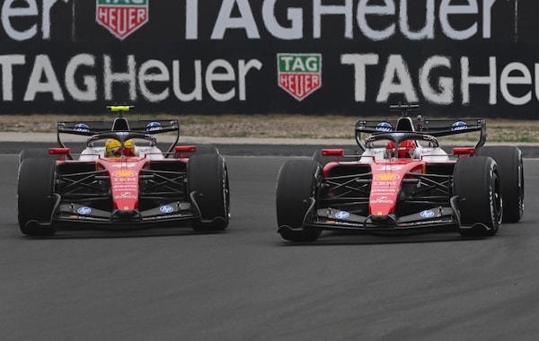 GP Cina, è show tra i due Ferrari: lotta e rispetto tra Hamilton e Leclerc