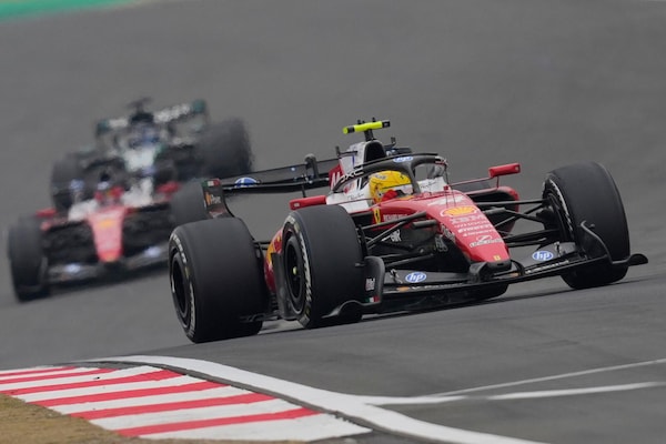 Hamilton fa i conti: Mercedes vola e Ferrari può farcela con lo sviluppo