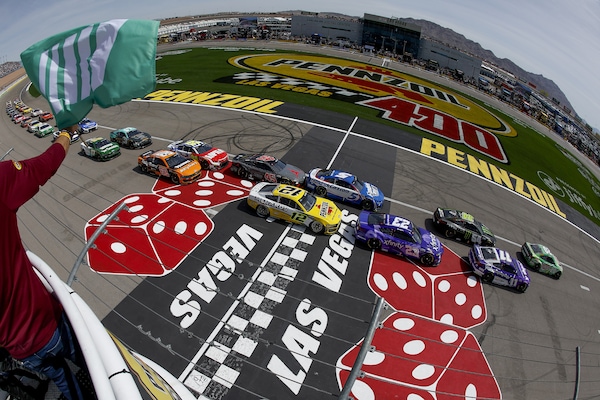 NASCAR: la rivincita di Hamlin arriva a Las Vegas