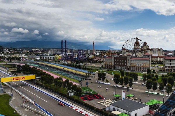 Quando la Formula 1 si ferma: dall’apartheid alla Russia fino ai GP del 2026