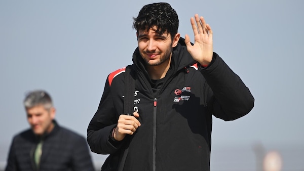 Ocon dà una lezione di maturità: scuse immediate dopo l’incidente in Cina