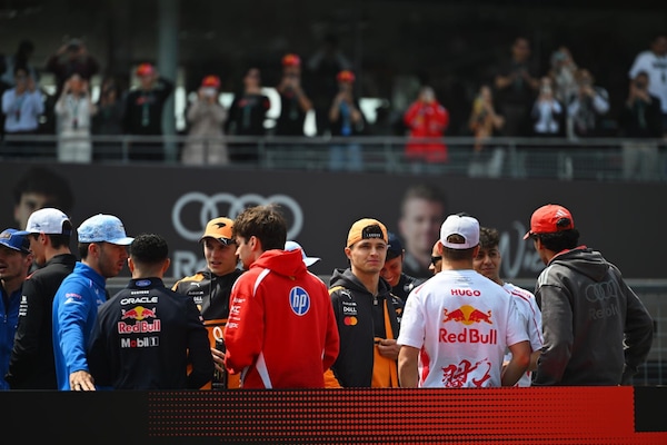 Piloti in parata: i 22 protagonisti salutano Suzuka