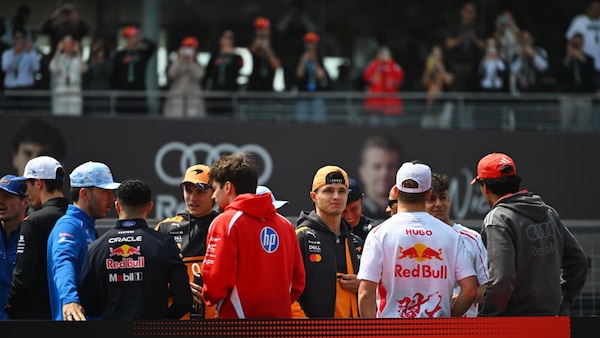 Piloti in parata: i 22 protagonisti salutano Suzuka