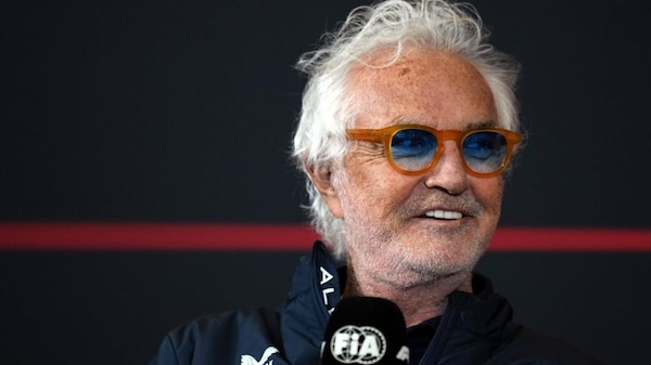 Briatore acquista all'asta il casco di Leclerc: la cifra è da capogiro