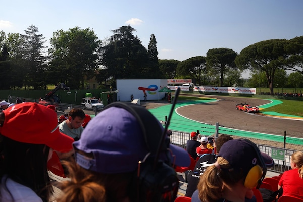 6 Ore Imola, sabato, diario di bordo: tutti pazzi per Giovinazzi!