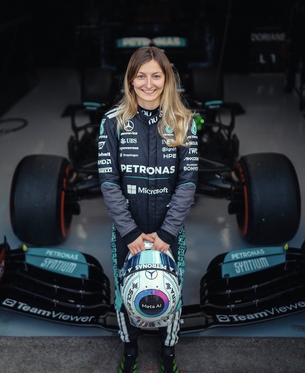 Doriane Pin al volante della Mercedes: il primo test a Silverstone