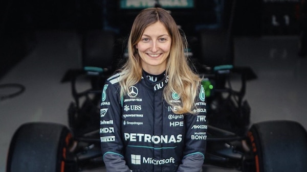 Doriane Pin al volante della Mercedes: il primo test a Silverstone