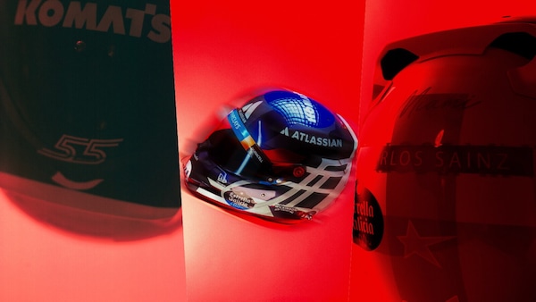 Sainz con un nuovo casco dedicato a Miami