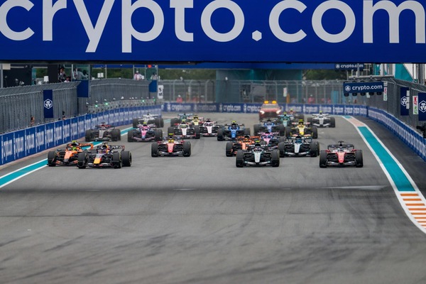 Addio 50 e 50, la Formula 1 prova a cambiare: più cavalli dal termico