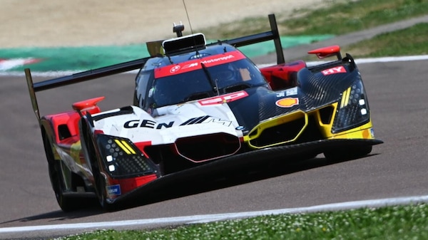 BMW, doppietta storica: una vittoria di lotta, azzardo e gioco di squadra