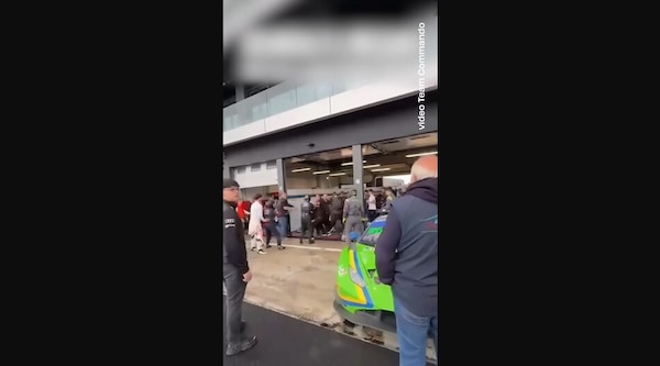 Botte da orbi a Misano, dopo un contatto in pista esplode la rissa al box