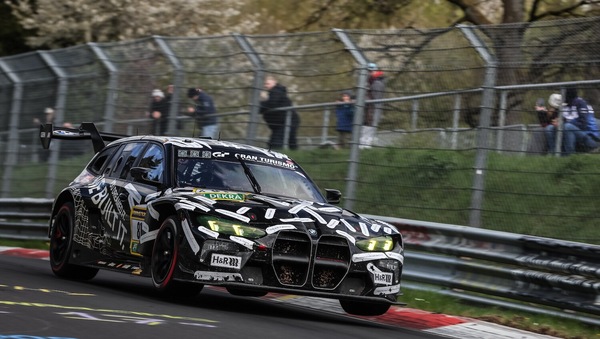 Stranezze da Nürburgring: BMW M3 Touring 24H sfida il restomod della 190E Evo II