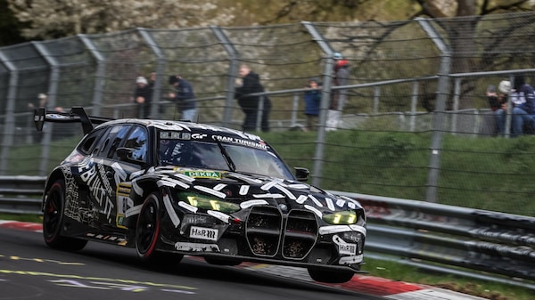 Stranezze da Nürburgring: BMW M3 Touring 24H sfida il restomod della 190E Evo II