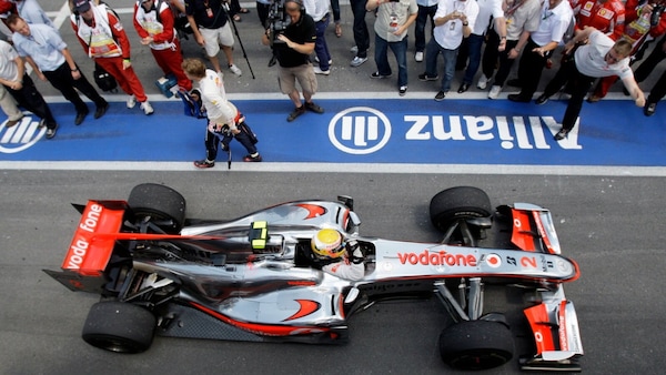 Hamilton e la McLaren spinta a mano: la folle pole del GP del Canada 2010