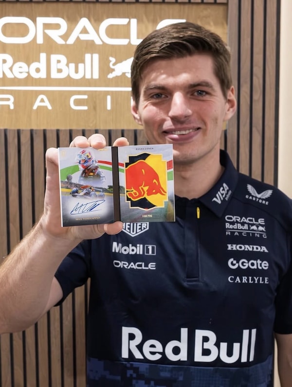 Una tuta di Verstappen trasformata in card da collezione: chiunque potrebbe trovarla