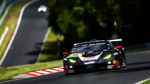 24 Ore Nurburgring: Lamborghini detta legge in qualifica, brilla Mapelli