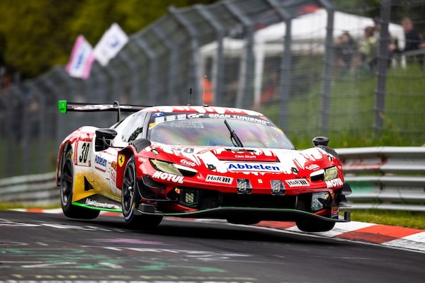 24 Ore del Nürburgring: dominio BMW, record Ferrari, intemperie e la curva Sabine