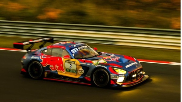24 Ore Nurburgring, aggiornamento dopo 19 ore: Mercedes in controllo