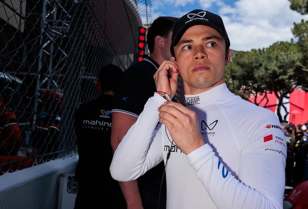 De Vries: "La F1 di oggi? Essere veloci non è più cruciale e i sorpassi sono artificiali"