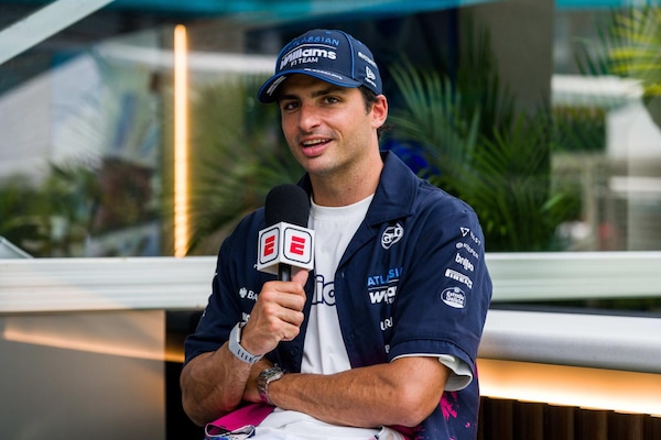 Sainz spinge per il ritorno ai vecchi motori: "La suddivisione 60:40 non basta"