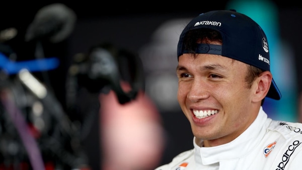 Alex Albon diventa un eroe, il riconscimento per aver provato a salvare una marmotta