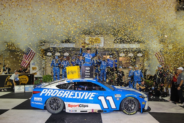 NASCAR: Hamlin torna al vertice nella Music City