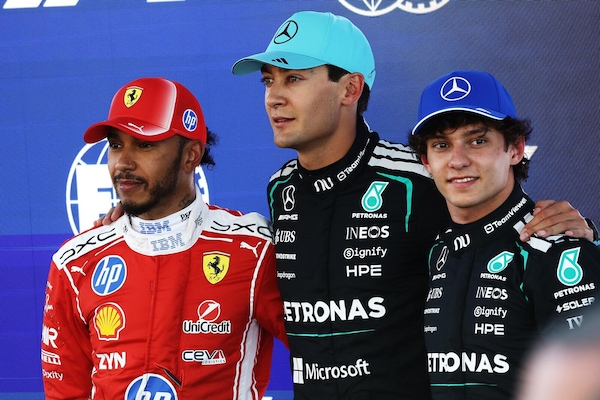 Hamilton festeggia: "Bravo Russell, ma per la gara ci siamo anche noi"