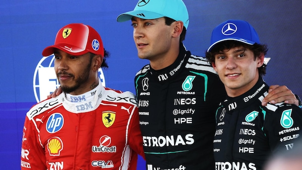 Hamilton festeggia: "Bravo Russell, ma per la gara ci siamo anche noi"