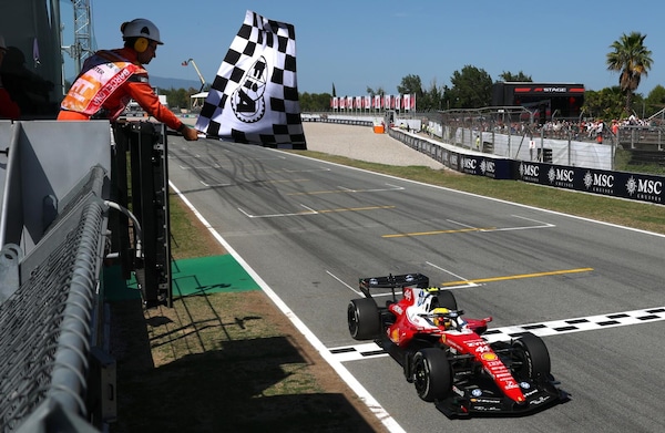 Lewis Hamilton vince la sua prima gara in Ferrari!