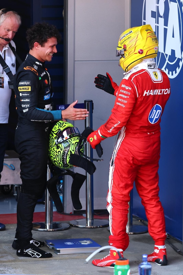 Norris festeggia Hamilton: "Con questa vittoria ha fatto il dito medio ai detrattori"