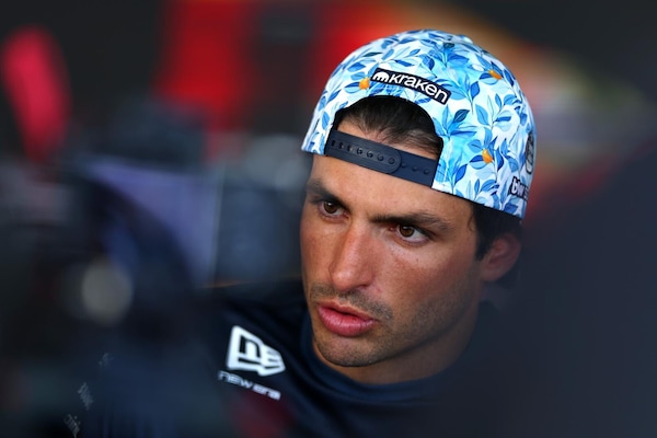 Sainz ridimensiona Hamilton: "Il cambio di regolamento lo ha aiutato"