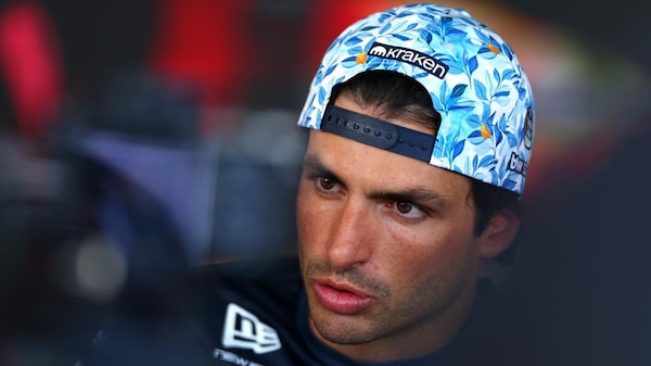 Sainz ridimensiona Hamilton: "Il cambio di regolamento lo ha aiutato"