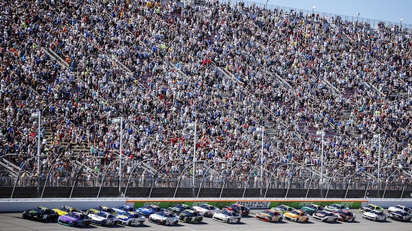 NASCAR: terza di fila per Hamlin a Pocono