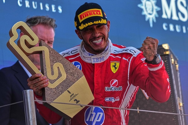 Il trionfo di Hamilton interrompe la celebrazione di un matrimonio, incredula la sposa