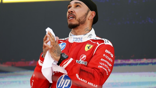 Scivolone di Hamilton su Gilles Villeneuve: "Non lo conosco, ma era meglio del figlio"
