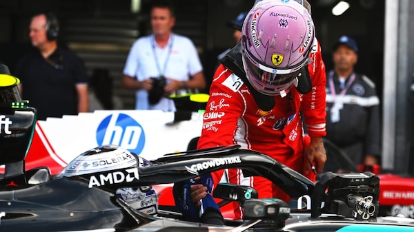 Lewis e Kimi: il vecchio, il bambino e la linea dell'asfalto