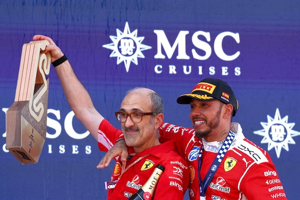 Da Räikkönen a Hamilton: chi è Carlo Santi, il “Bono” italiano della Ferrari