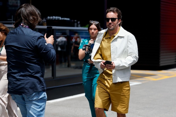 Il garage di Alonso si arricchisce, lo spagnolo a Monaco su una Nissan GT-R Black Edition
