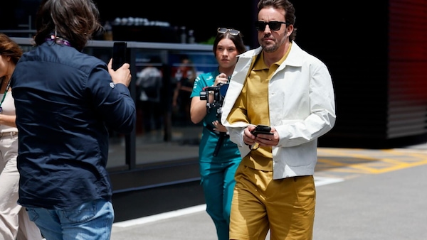 Il garage di Alonso si arricchisce, lo spagnolo a Monaco su una Nissan GT-R Black Edition
